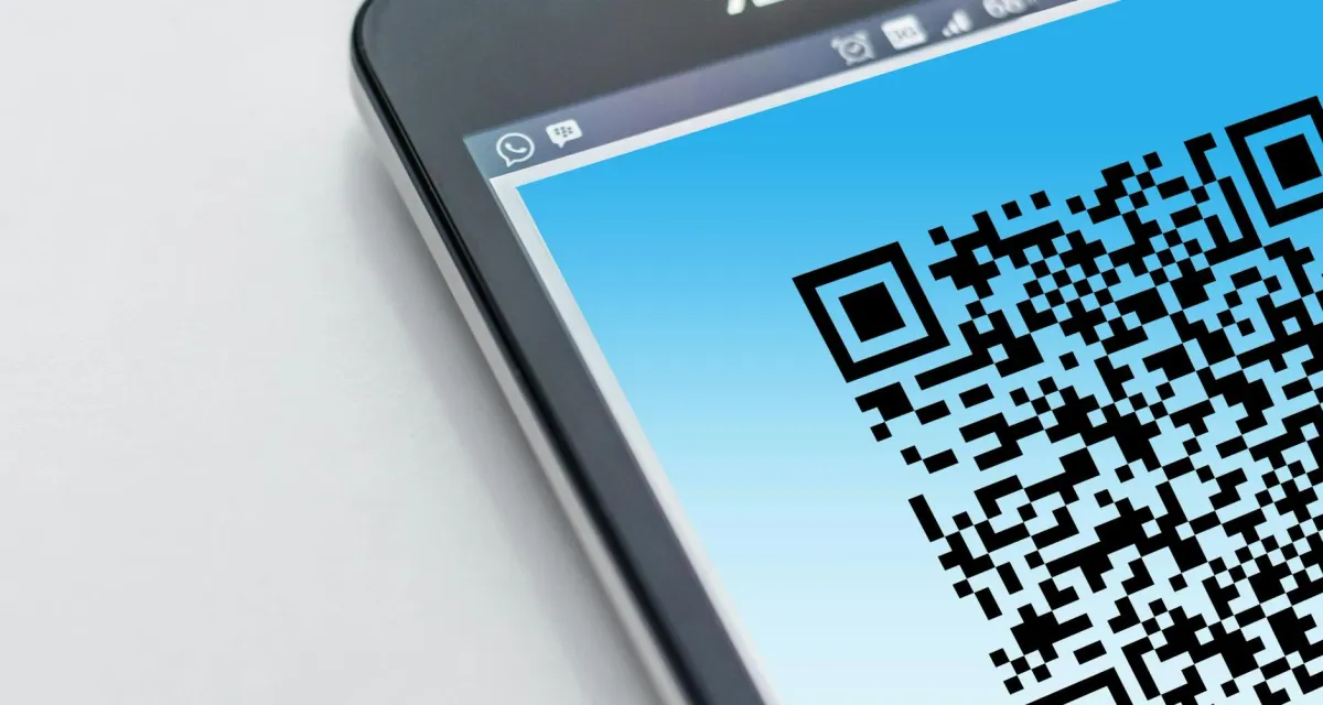 Ιδιοκτήτης φτιάχνει QR menu στον υπολογιστή