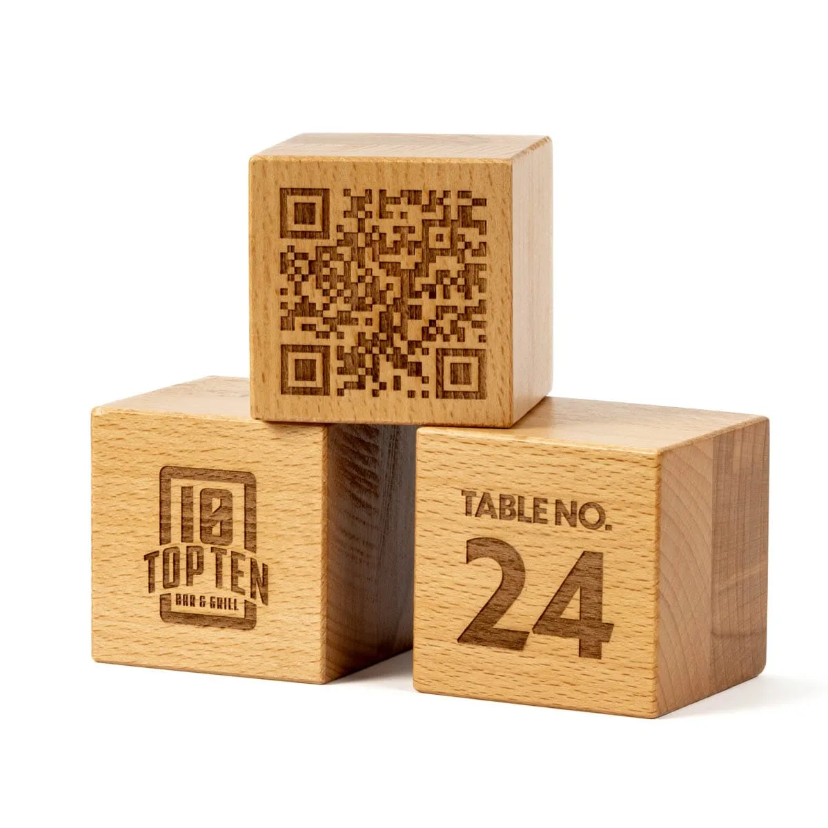 Ξύλινοι κύβοι QR με χάραξη λογοτύπου